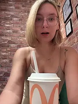 The_Snowwhitee on StripChat