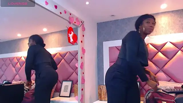 Thegreatonelady on StripChat