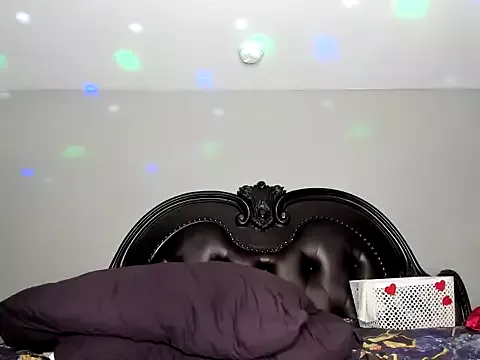 Freechat ThickAssRena on StripChat