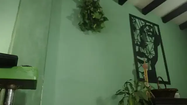 Offline thirstymoonxx on StripChat