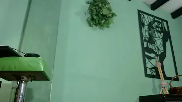 Offline thirstymoonxx on StripChat