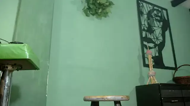 Offline thirstymoonxx on StripChat