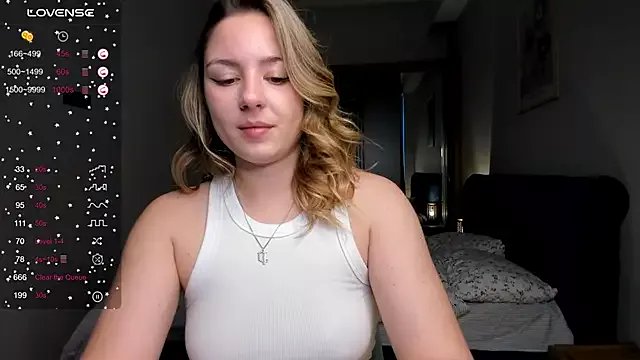 ThreeshaWhite on StripChat