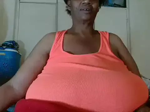 tinagiant on StripChat