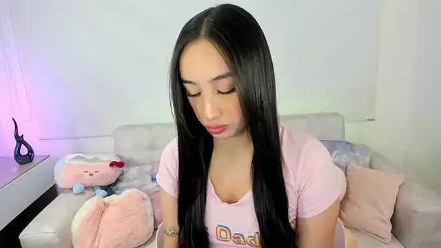 tinysara on StripChat