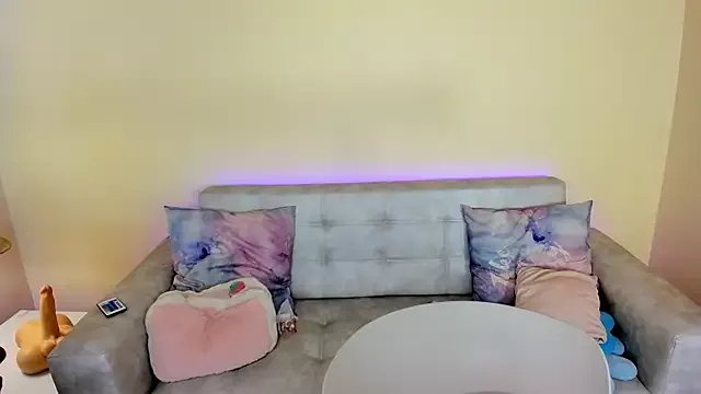 tinysara on StripChat