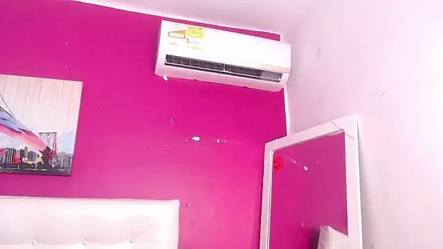 tinyy_whore18 on StripChat