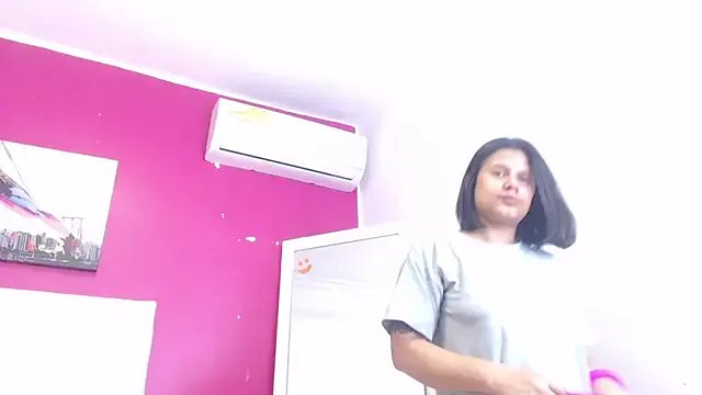 tinyy_whore18 on StripChat