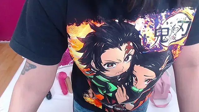 tinyy_whore18 on StripChat