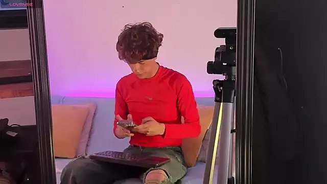 Tomy_Rox on StripChat