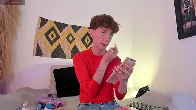 Tomy_Rox on StripChat