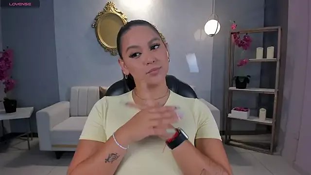 ToriCrossX on StripChat