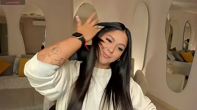 ToriCrossX on StripChat