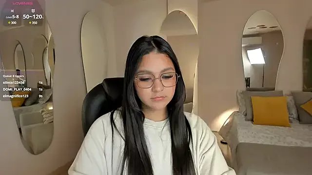 ToriCrossX on StripChat