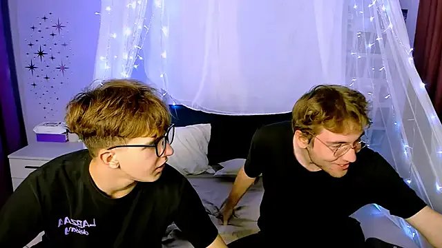 travis_wolf_ on StripChat