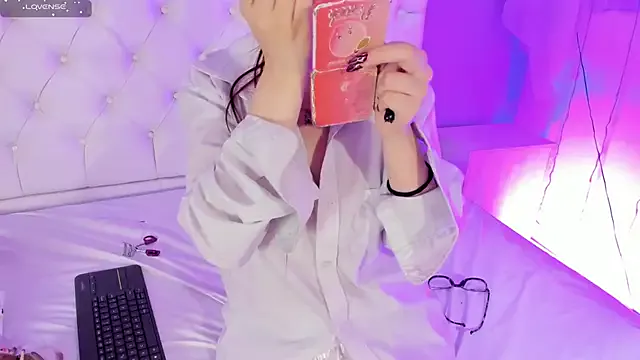 Freechat Trixiroy on StripChat