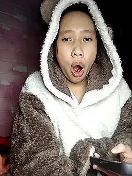 Tuyet696 — hellpme l go to shoping