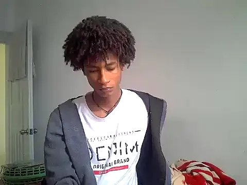 twink_gabrielll — Cum in public! 