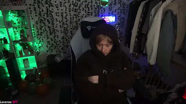 Offline twinkben on StripChat