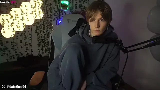 Offline twinkben on StripChat