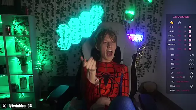 Offline twinkben on StripChat