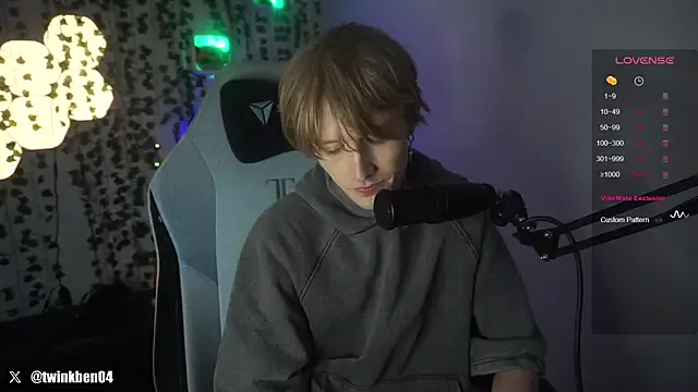 Offline twinkben on StripChat