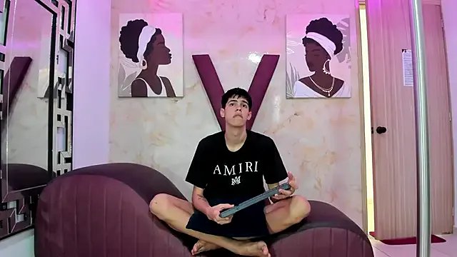 TWINKS_FRIENDS — SHOW HOT ASS