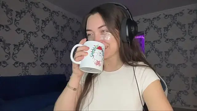 TwotyBright on StripChat