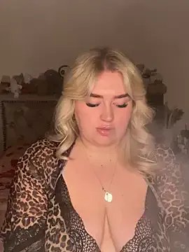 TwoWayT_xx on StripChat