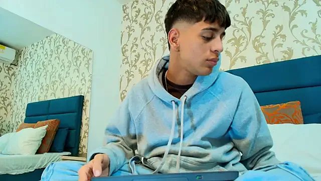 Tyler_Rodriguez on StripChat