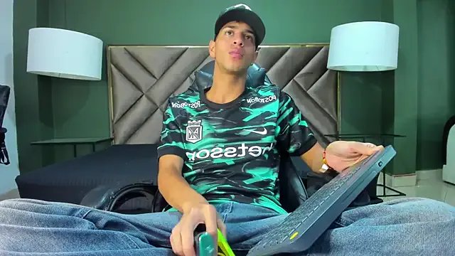 Tyler_Rodriguez on StripChat