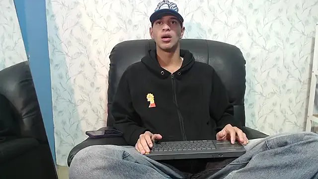 Tyler_Rodriguez on StripChat