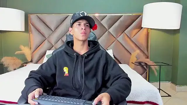 Tyler_Rodriguez on StripChat