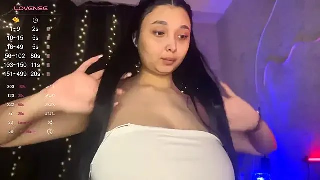 UdeleBarns on StripChat