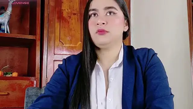 Valen_Sm on StripChat