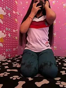 Velyn_18 on StripChat