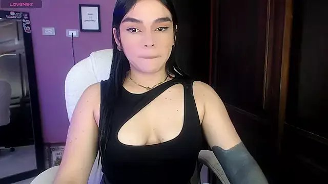 Veronica_111 on StripChat