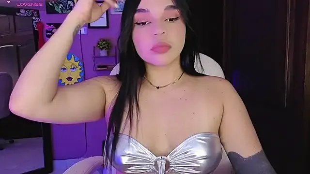 Veronica_111 on StripChat