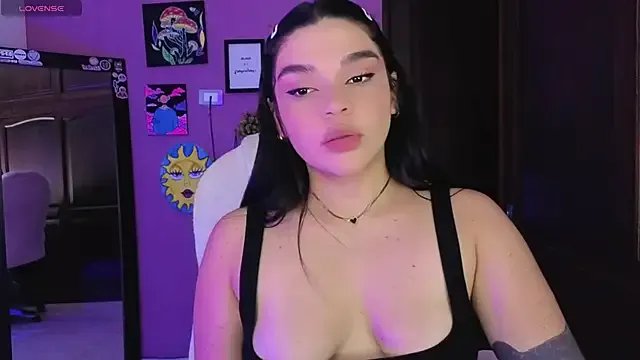 Veronica_111 on StripChat