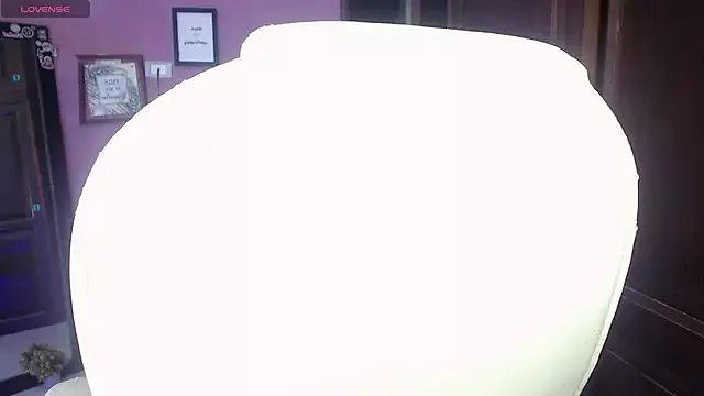 Veronica_111 on StripChat