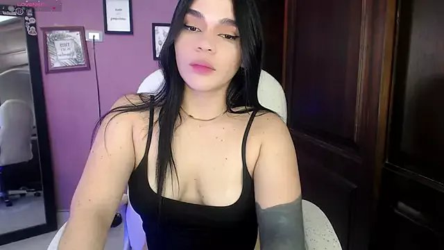 Veronica_111 on StripChat