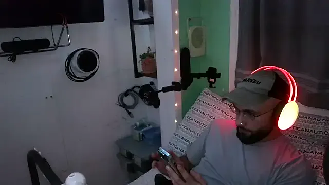 Offline versatilevortex on StripChat