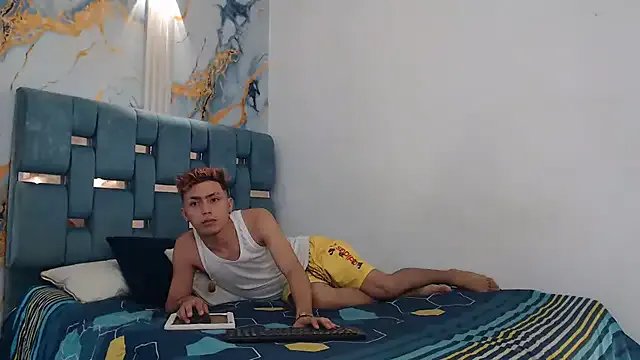 VERY_HOT_GUYS on StripChat