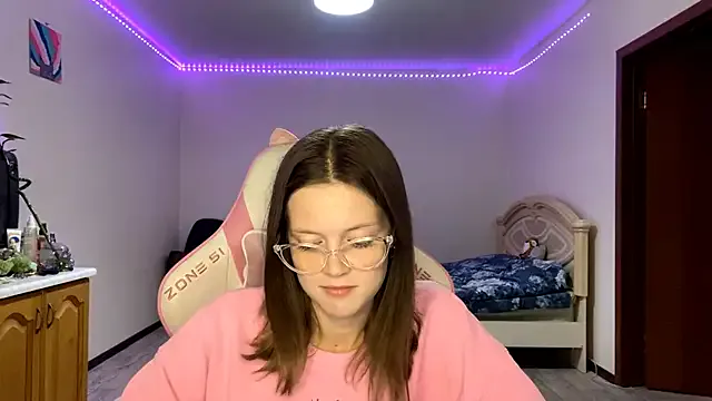 Offline VibeQueenLucy on StripChat