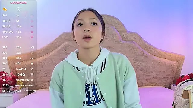 Victoria_Adams14 on StripChat