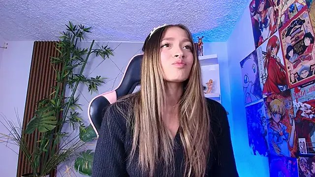 Victoria_Adams14 on StripChat