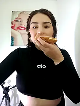 Offline VictoriaMolina on StripChat