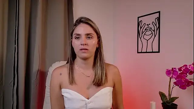 VictoriaNova_ on StripChat