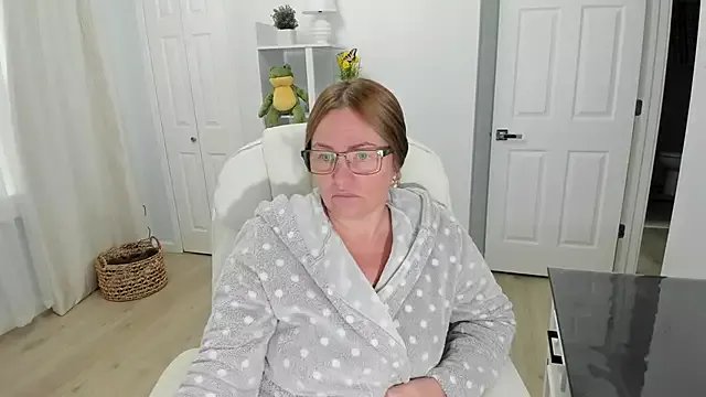Vika73 on StripChat