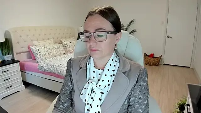 Vika73 on StripChat